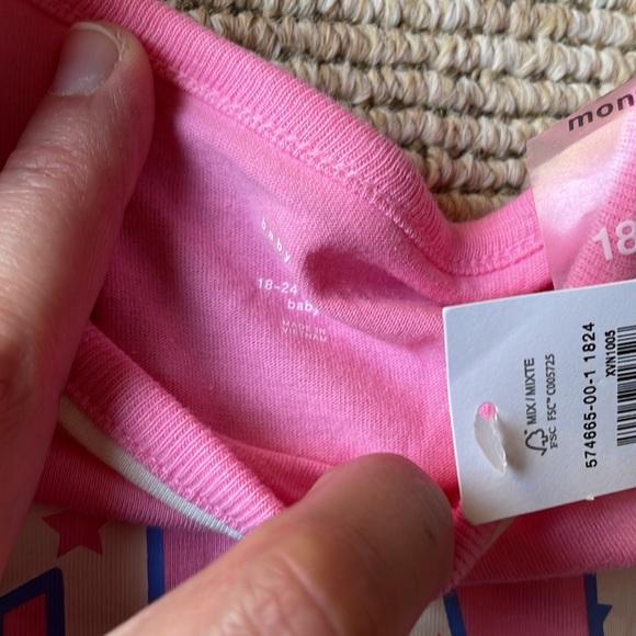 NWT Gap pink onesie with stars - Picture 4 of 5